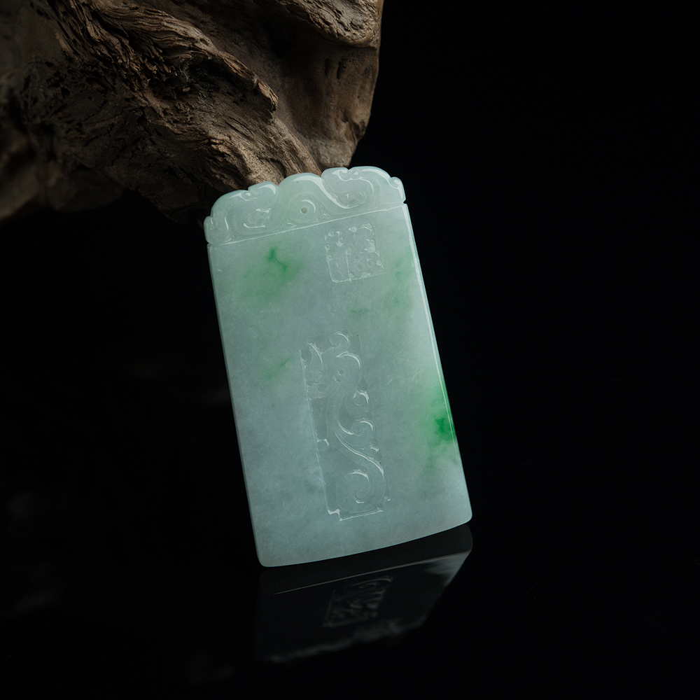 天然糯种飘翠翡翠龙牌吊坠-红掌柜