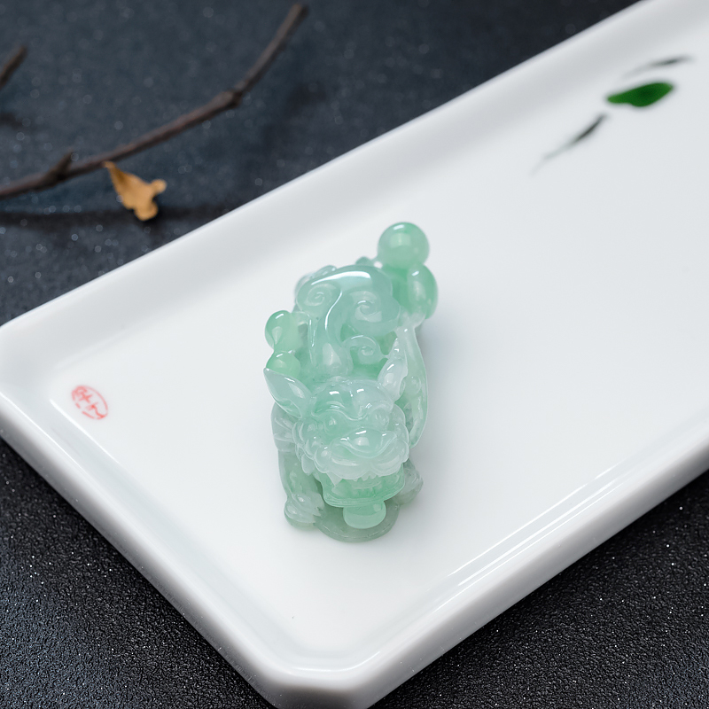 缅甸天然糯种浅绿翡翠吊坠-红掌柜