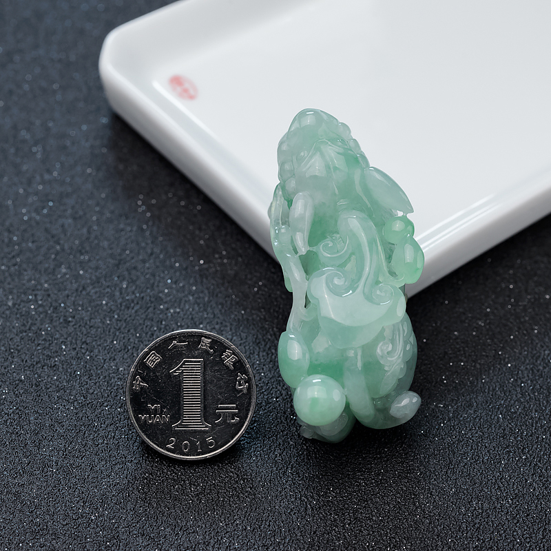 糯种浅绿翡翠吊坠-红掌柜