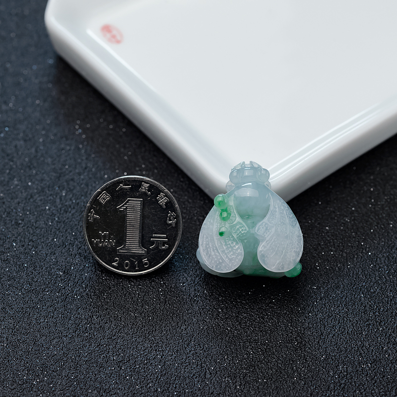 糯种飘翠翡翠吊坠-红掌柜