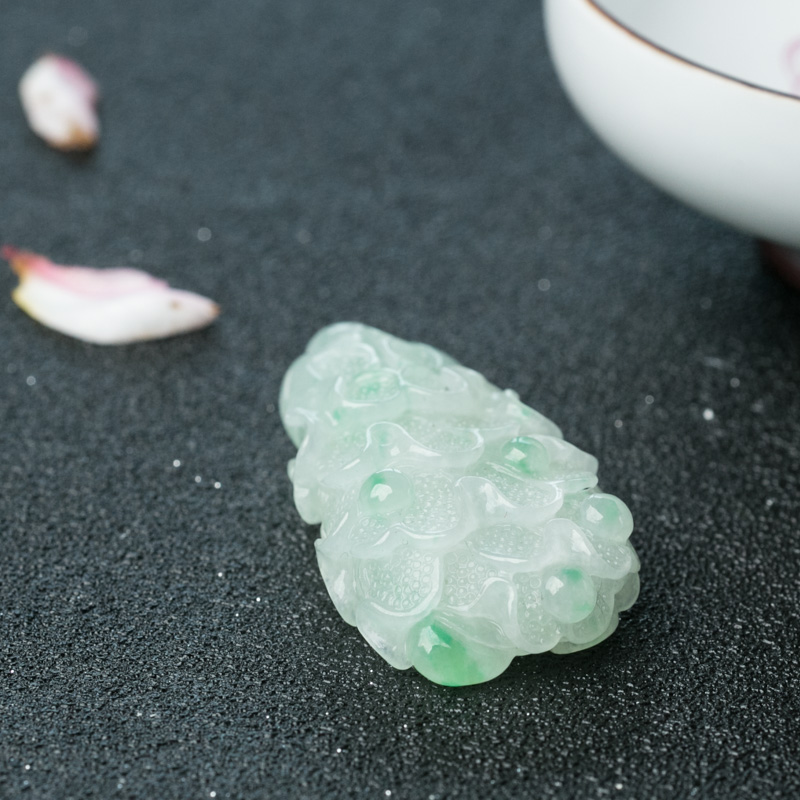 天然糯种飘翠翡翠白菜吊坠-红掌柜