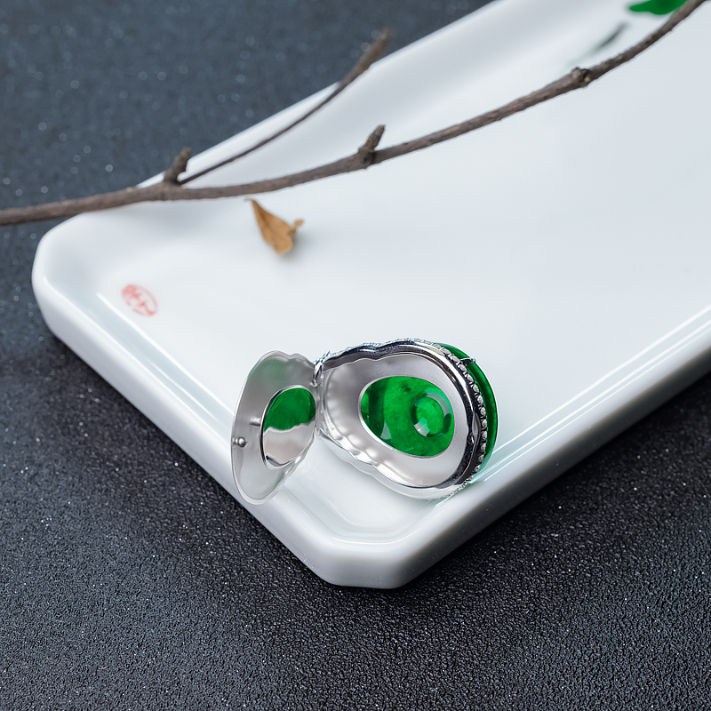 18K金镶钻翡翠平安如意吊坠-红掌柜