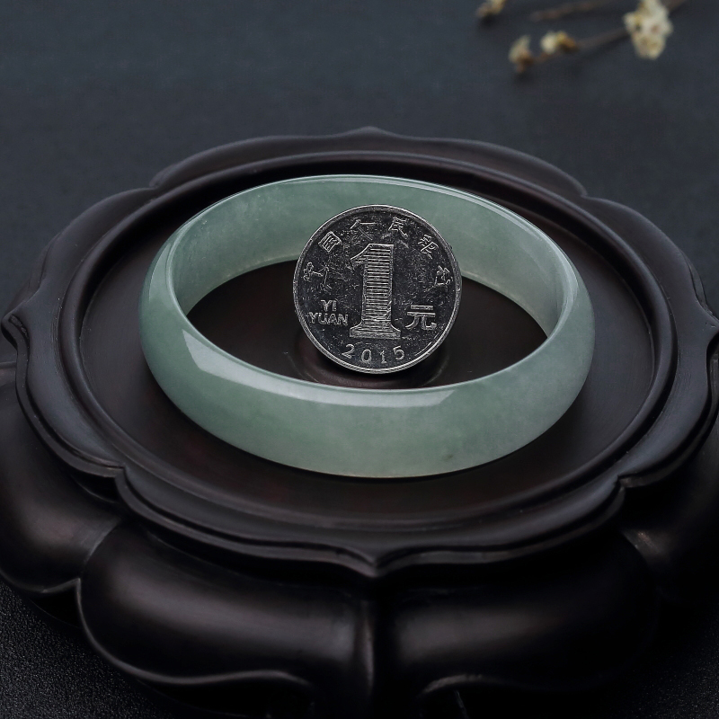 浅绿翡翠贵妃镯-红掌柜