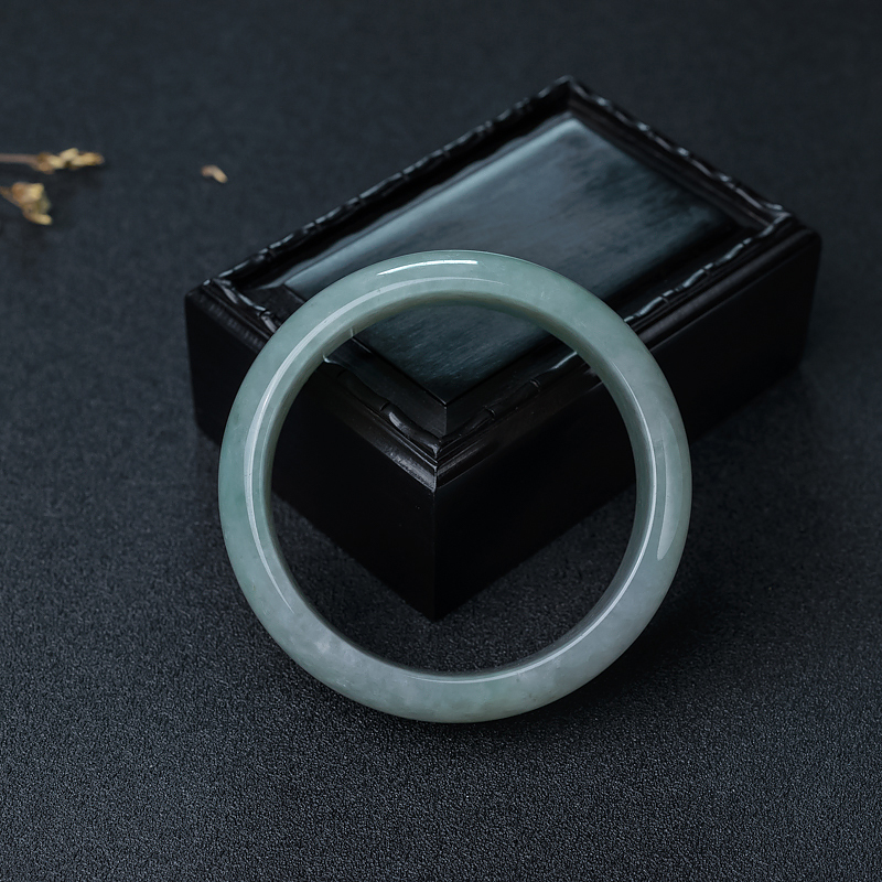 缅甸天然浅绿翡翠扁镯-红掌柜