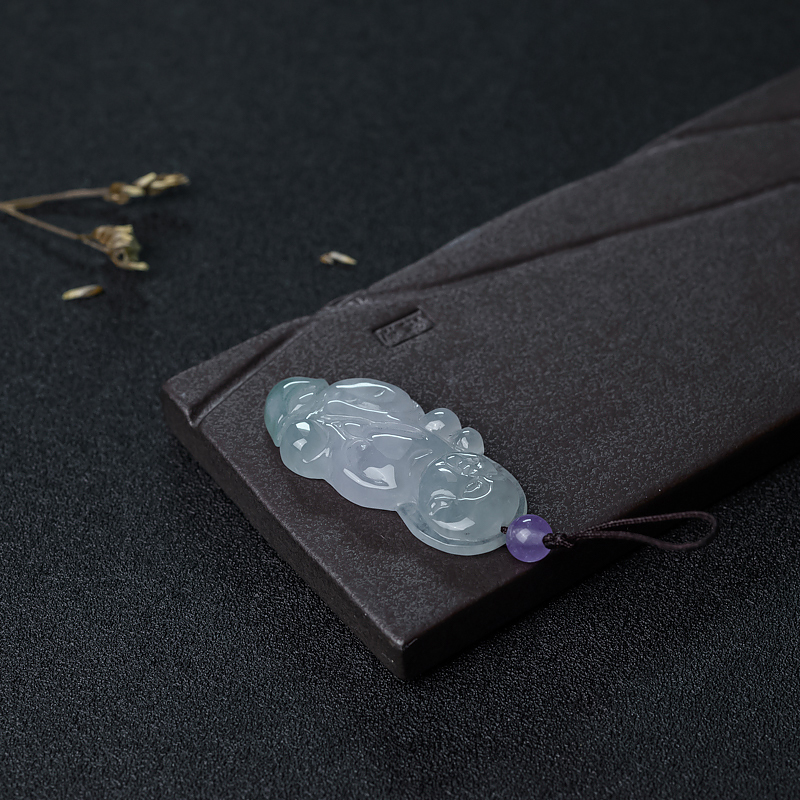 缅甸天然糯种浅绿翡翠吊坠-红掌柜