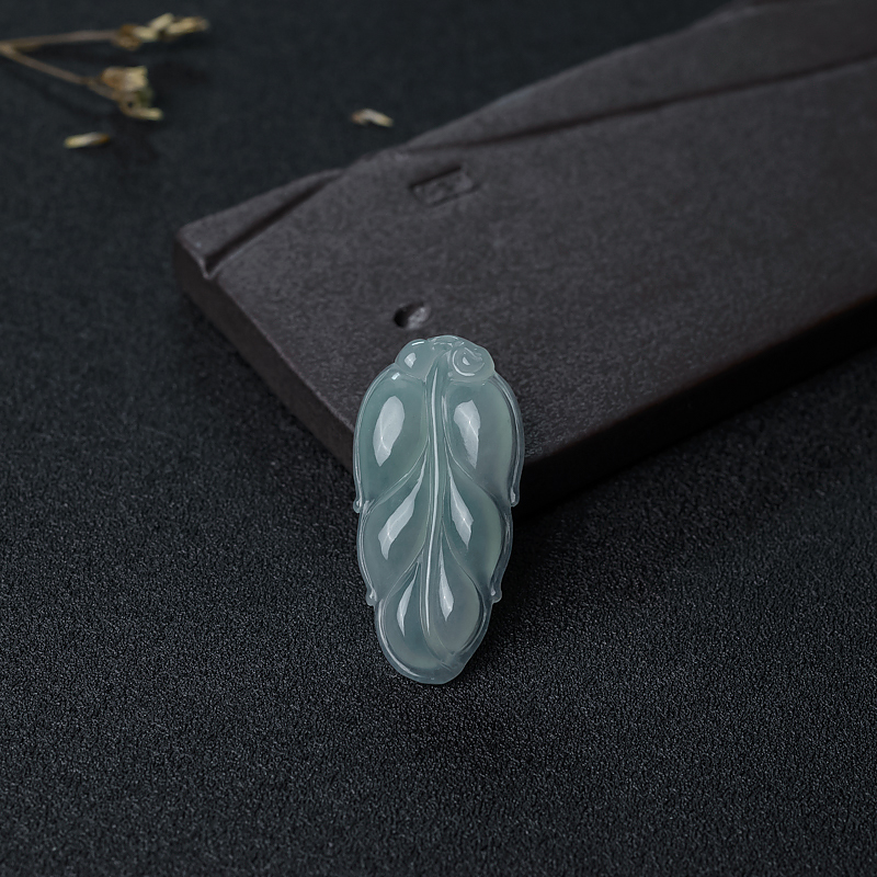 缅甸天然糯种浅绿翡翠叶子吊坠-红掌柜