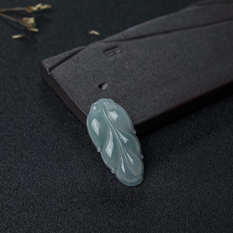 缅甸天然浅绿翡翠叶子吊坠-红掌柜