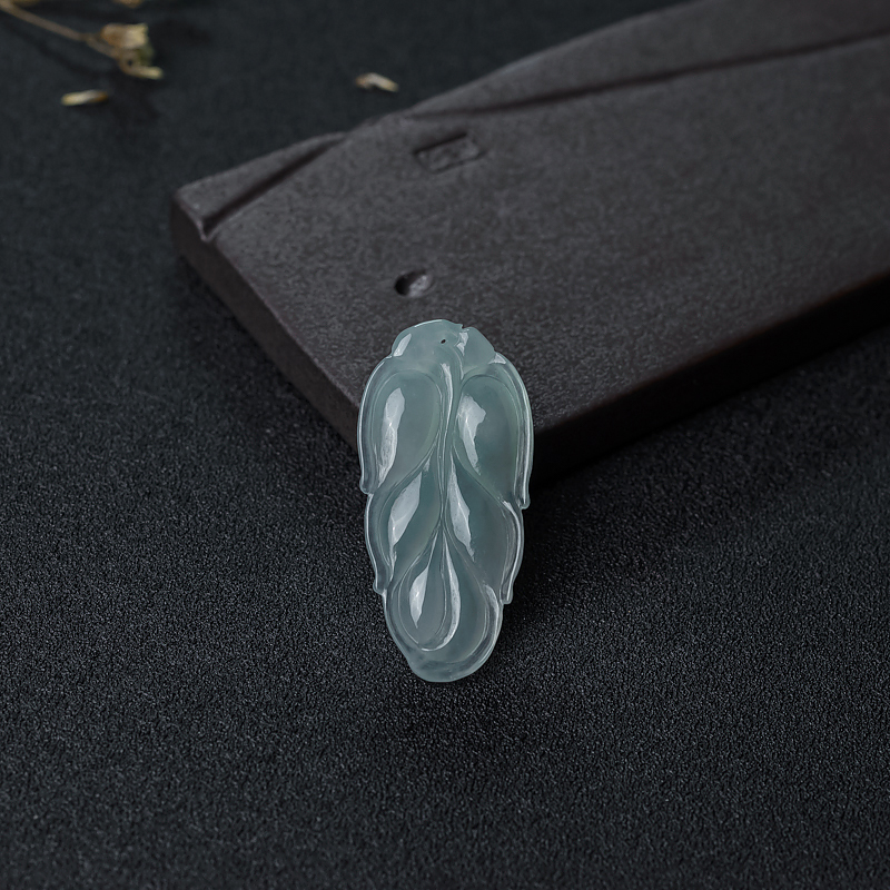 缅甸天然糯种翡翠叶子吊坠-红掌柜