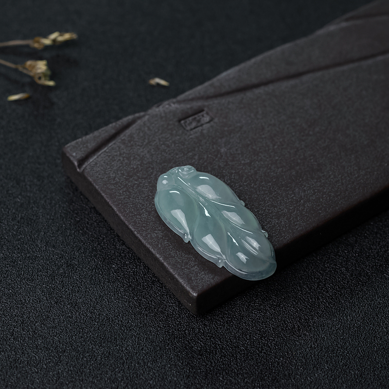 缅甸天然糯种浅绿翡翠吊坠-红掌柜