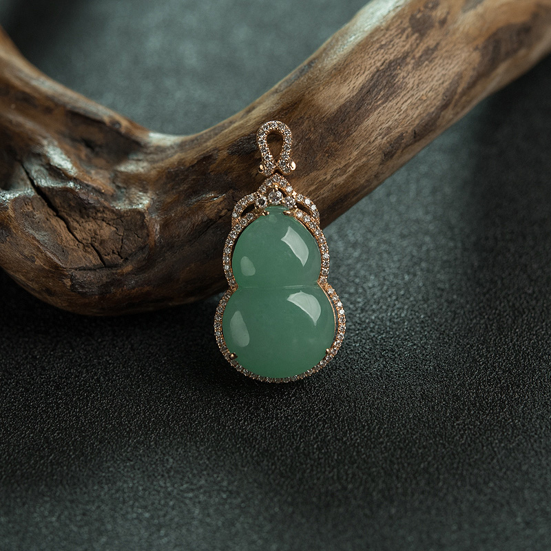 18K金镶钻糯种豆绿翡翠葫芦吊坠-红掌柜