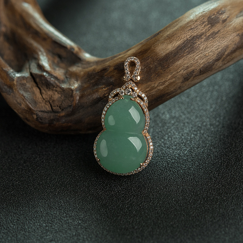 豆绿翡翠葫芦吊坠-红掌柜