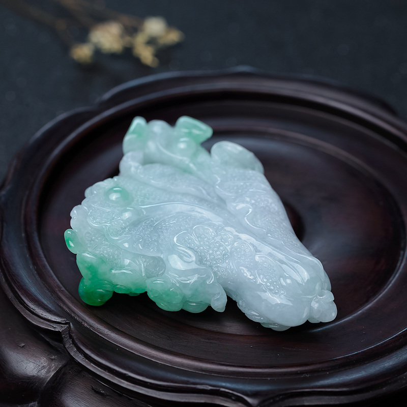 糯种飘翠翡翠吊坠-红掌柜