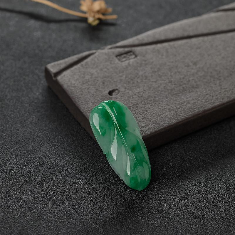 糯种翡翠叶子吊坠-红掌柜