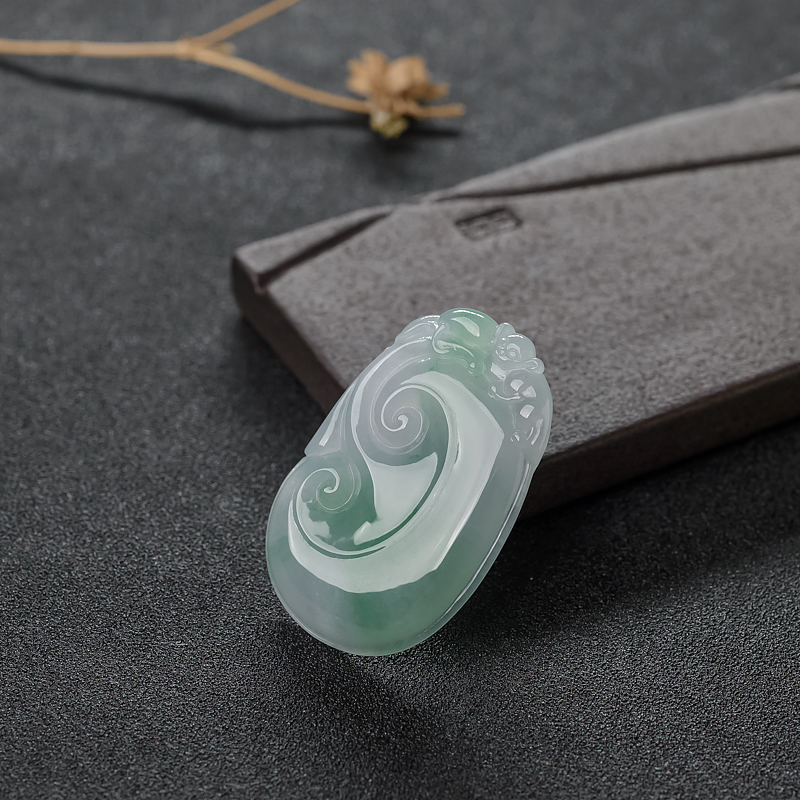 浅绿翡翠如意吊坠-红掌柜