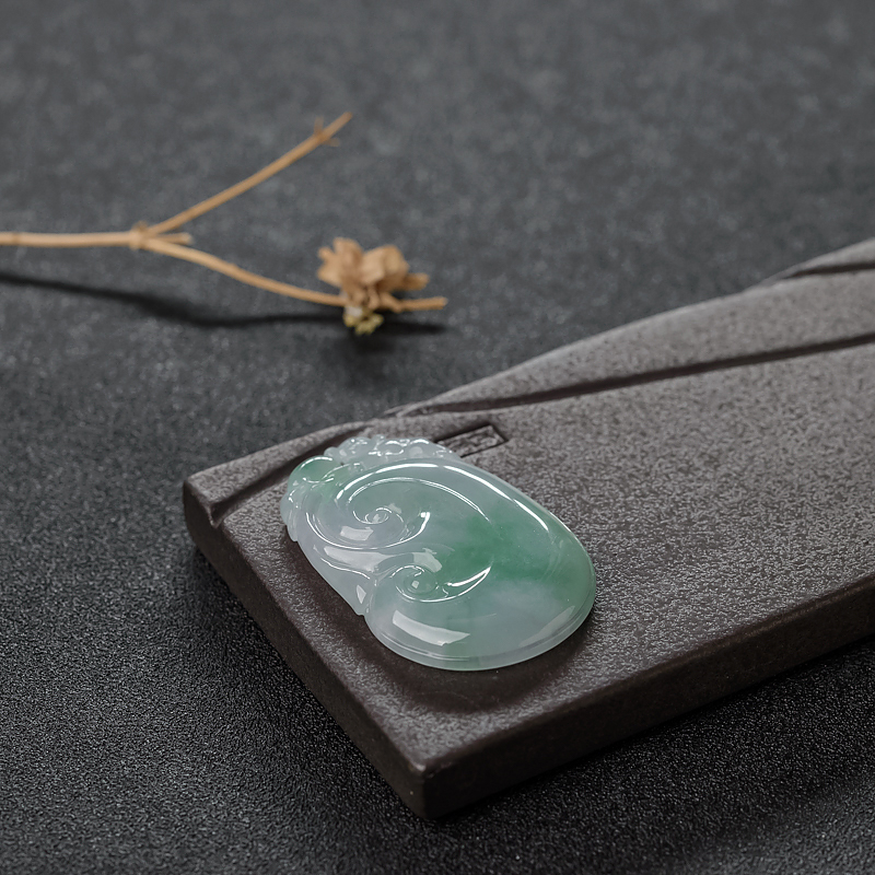 糯种浅绿翡翠如意-红掌柜