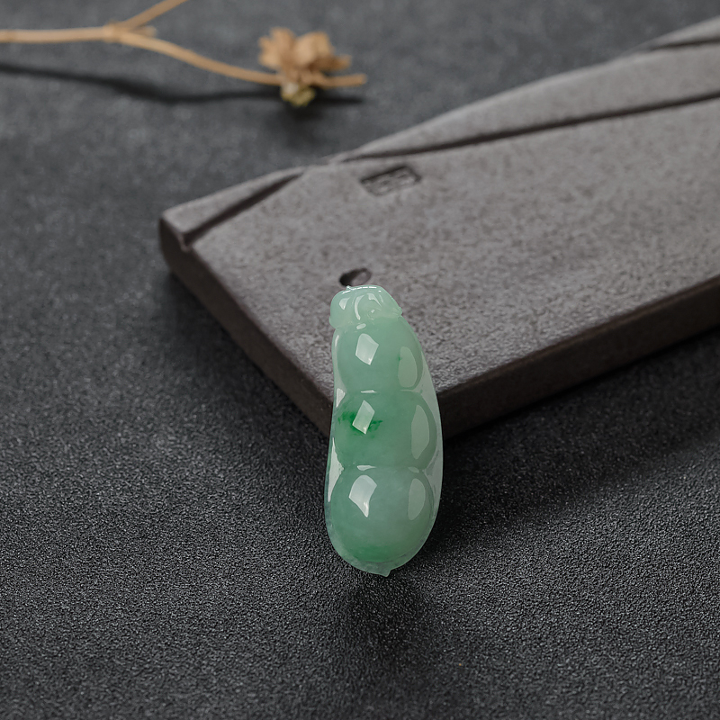 糯种飘翠翡翠福豆吊坠-红掌柜