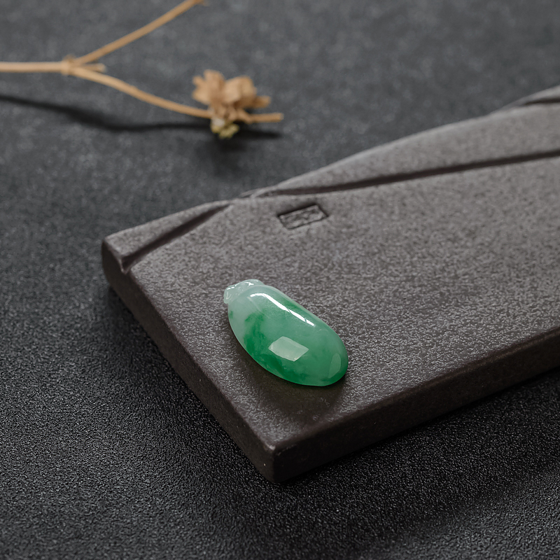 糯种飘翠翡翠吊坠-红掌柜