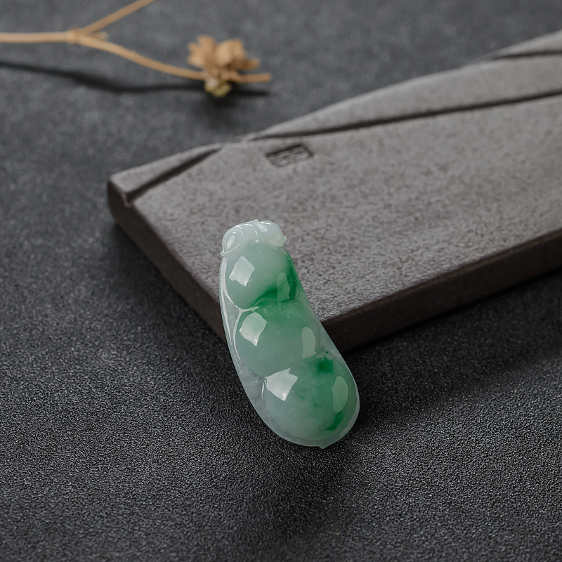 糯种翡翠福豆吊坠-红掌柜