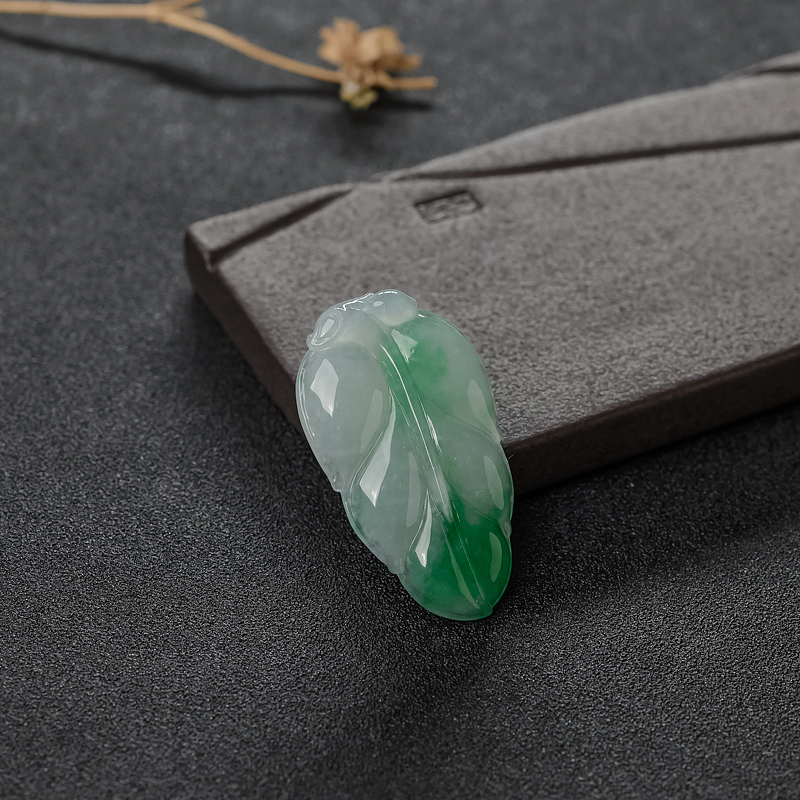 糯种翡翠叶子吊坠-红掌柜
