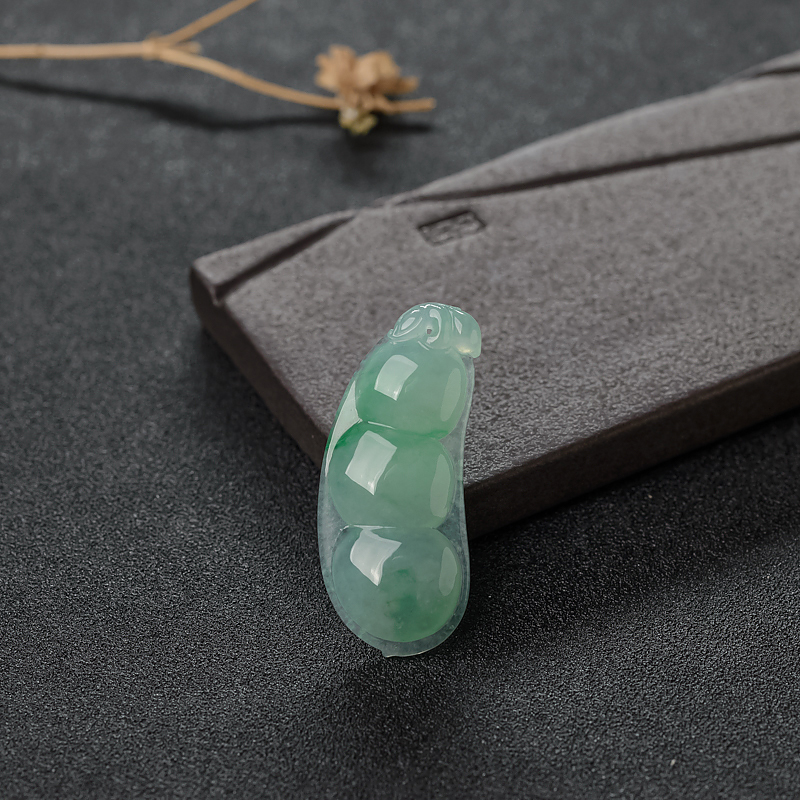 糯种飘翠翡翠福豆吊坠-红掌柜