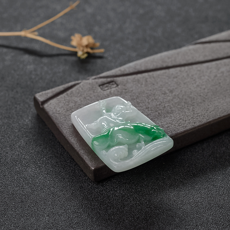 糯种飘翠翡翠吊坠-红掌柜