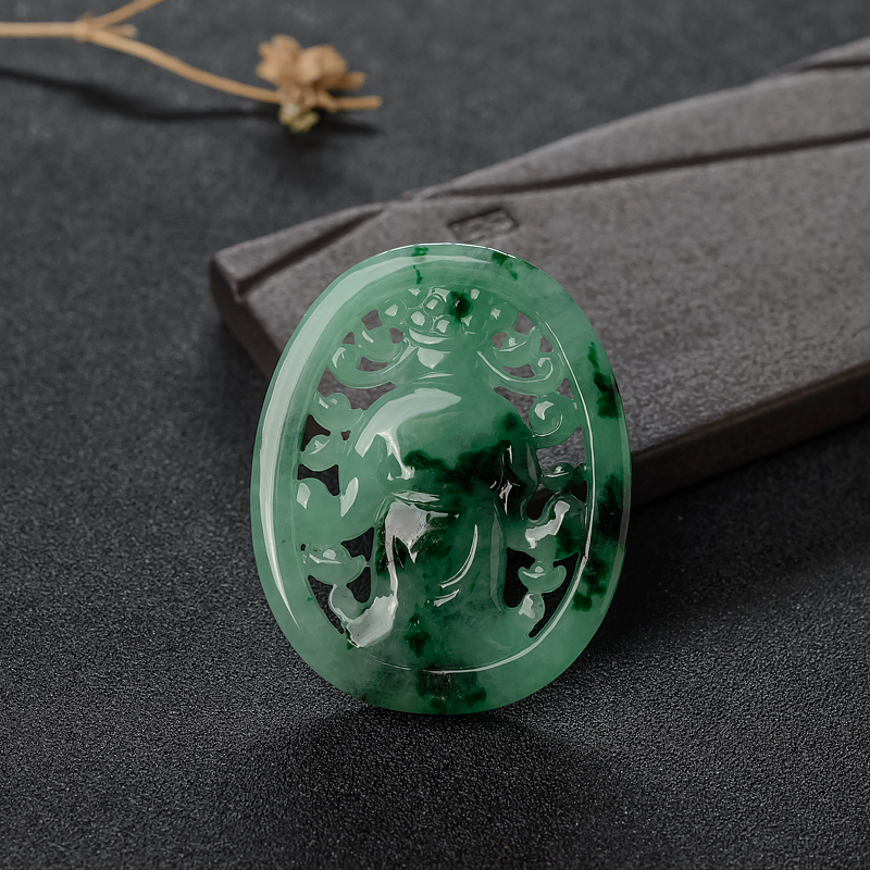 翡翠镂雕财神吊坠-红掌柜