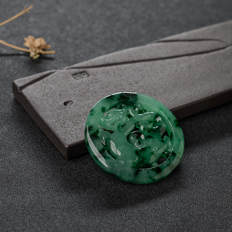 糯种翡翠镂雕仿古龙吊坠-红掌柜