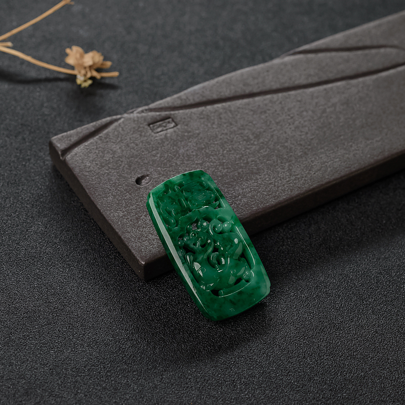 糯种翡翠镂雕仿古龙吊坠-红掌柜