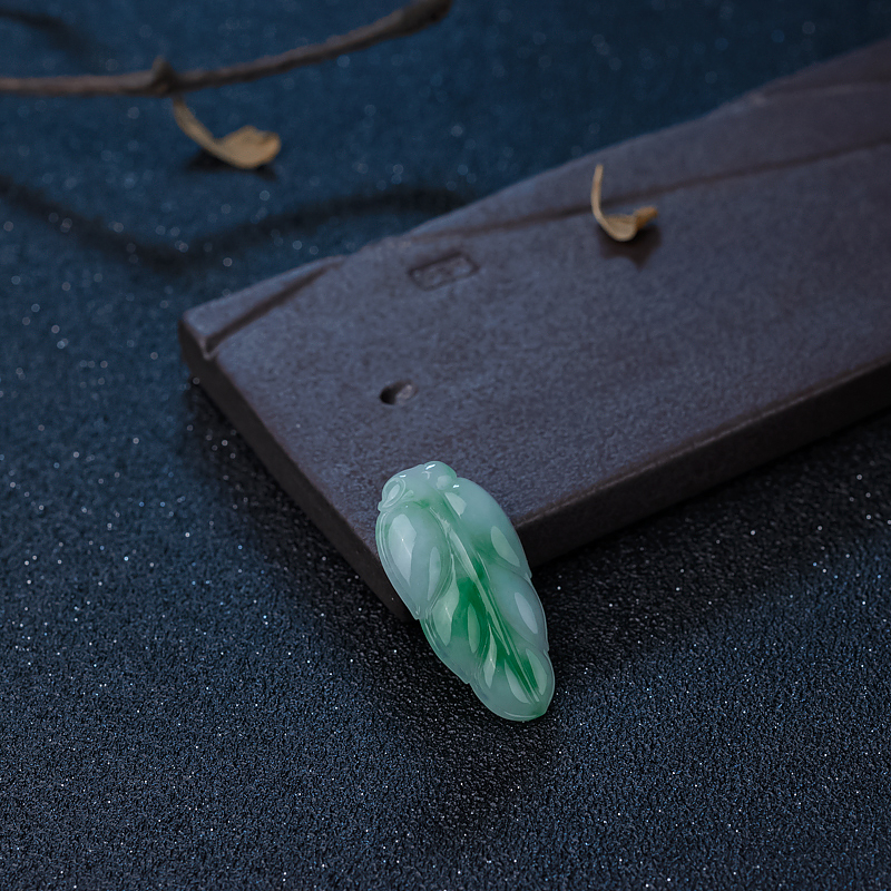 糯种翡翠叶子吊坠-红掌柜