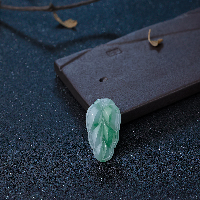 翡翠叶子吊坠-红掌柜