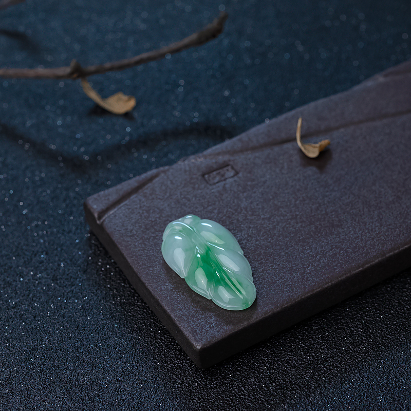 天然翡翠叶子吊坠-红掌柜