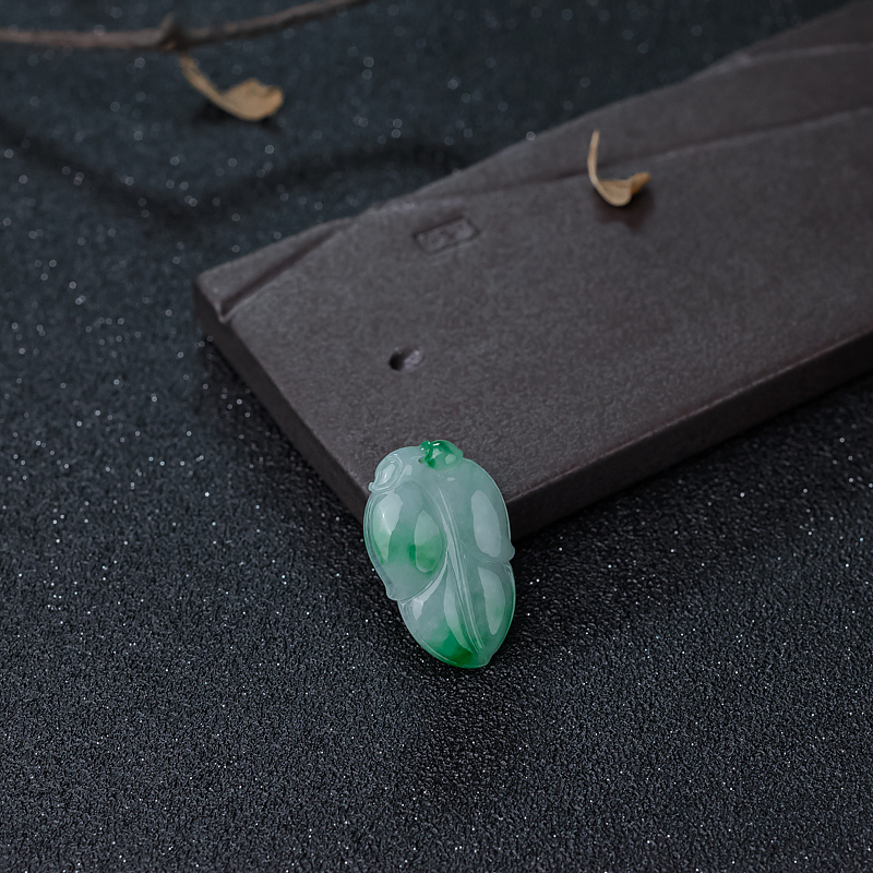 糯种翡翠叶子吊坠-红掌柜