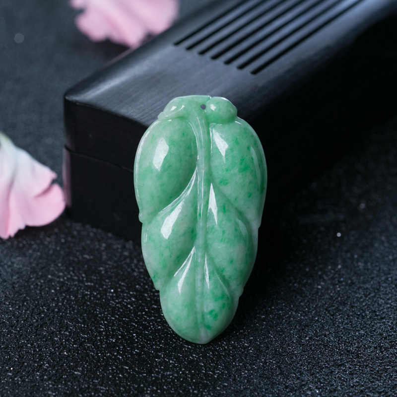 缅甸天然豆种浅绿翡翠叶子吊坠-红掌柜