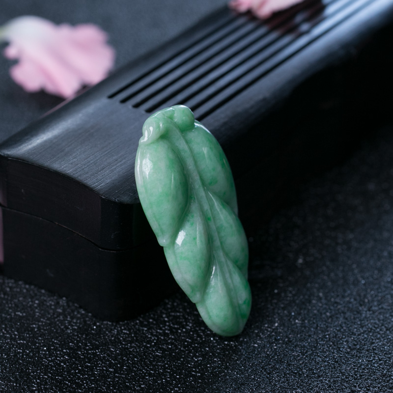 天然豆种浅绿翡翠叶子吊坠-红掌柜