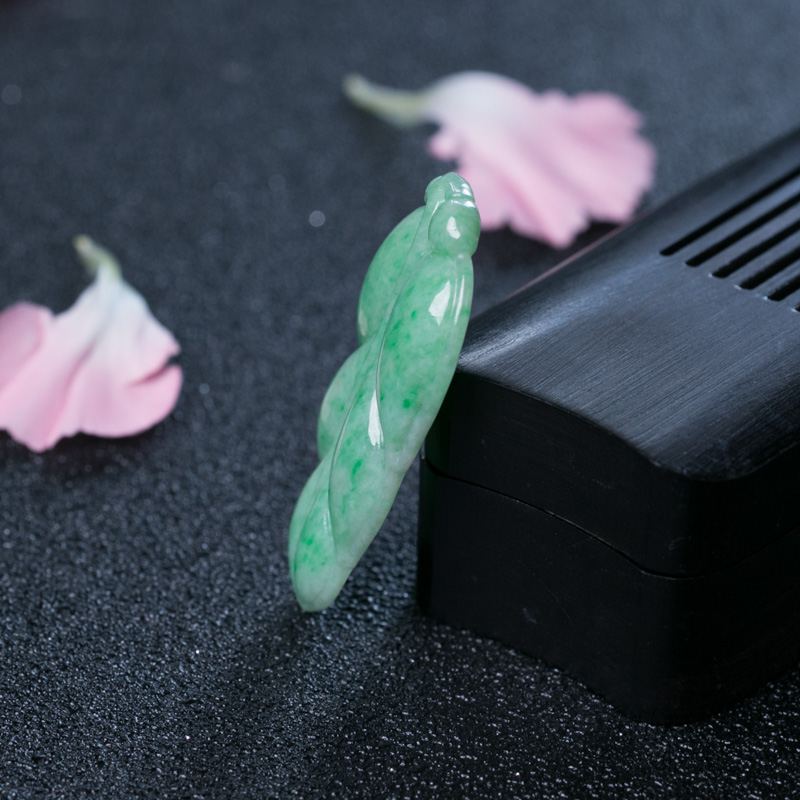 缅甸豆种浅绿翡翠叶子吊坠-红掌柜