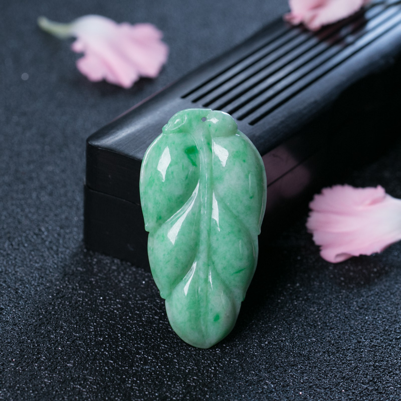 缅甸天然豆种浅绿翡翠叶子吊坠-红掌柜