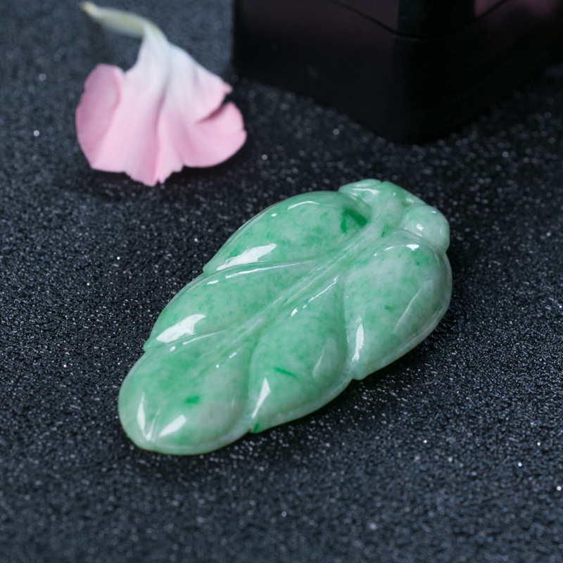 缅甸天然豆种浅绿翡翠吊坠-红掌柜