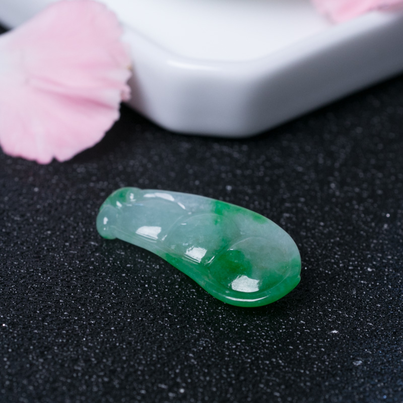 缅甸天然糯种飘翠翡翠吊坠-红掌柜