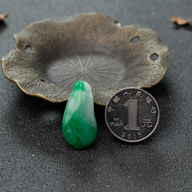 糯种飘翠翡翠吊坠-红掌柜