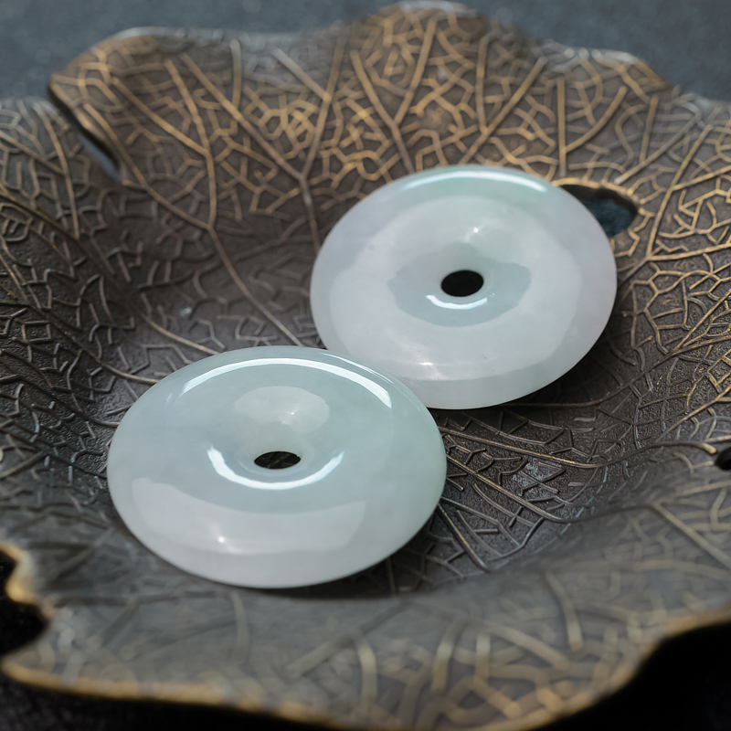 缅甸天然糯种浅绿翡翠吊坠-红掌柜