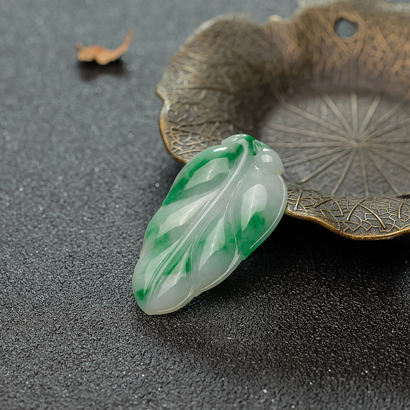 天然糯种飘翠翡翠叶子吊坠-红掌柜