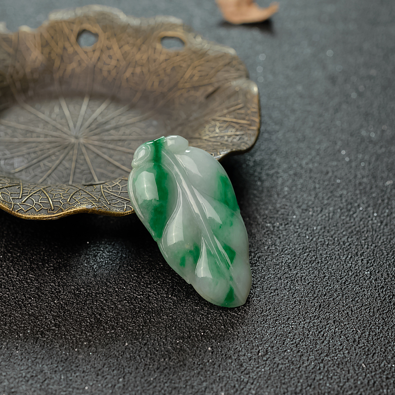 缅甸糯种飘翠翡翠叶子吊坠-红掌柜