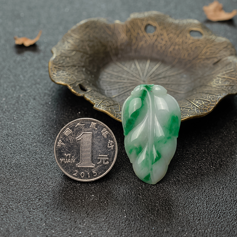 糯种飘翠翡翠吊坠-红掌柜