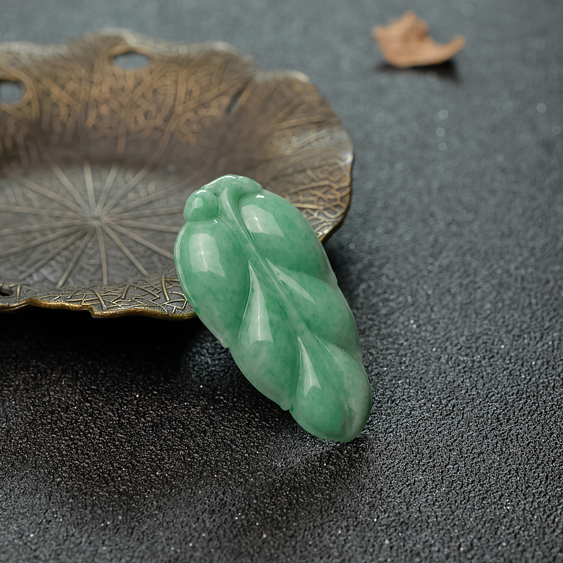 缅甸豆种浅绿翡翠叶子吊坠-红掌柜