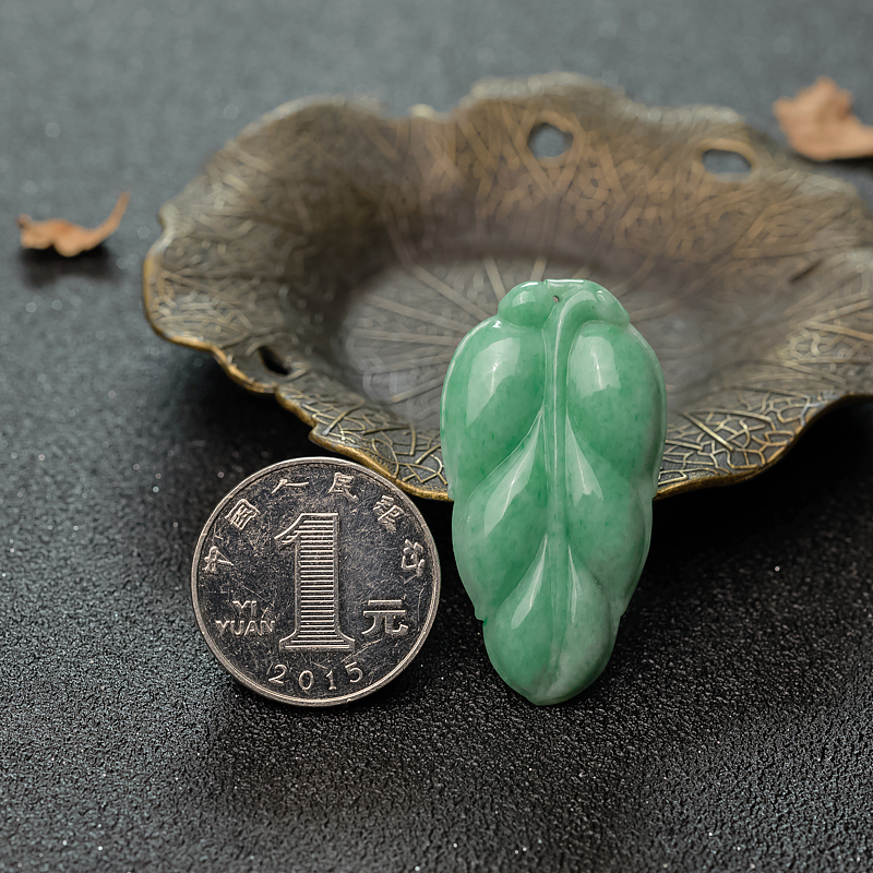 豆种翡翠叶子吊坠-红掌柜