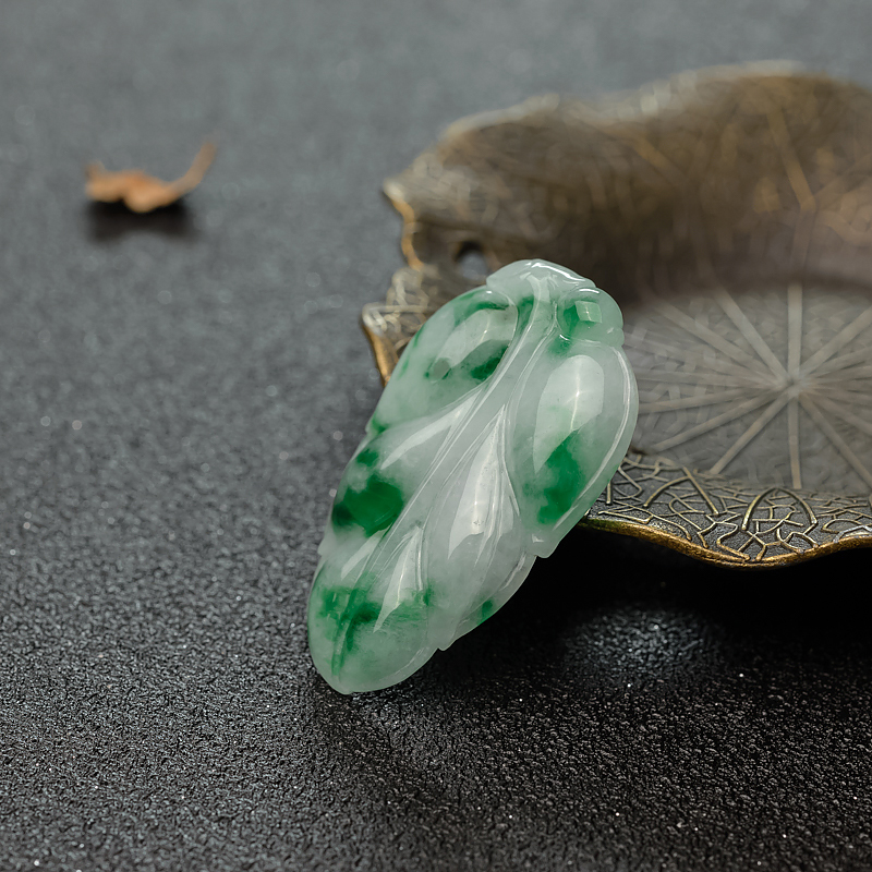 天然糯种飘翠翡翠叶子吊坠-红掌柜