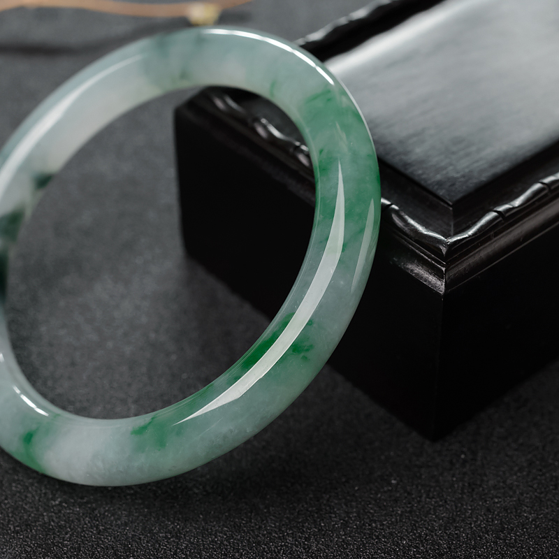 天然翡翠圆镯-红掌柜