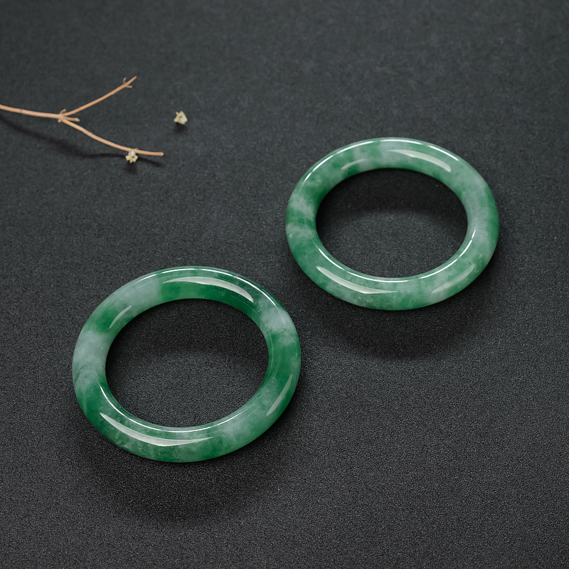 糯种翠色翡翠圆镯-红掌柜