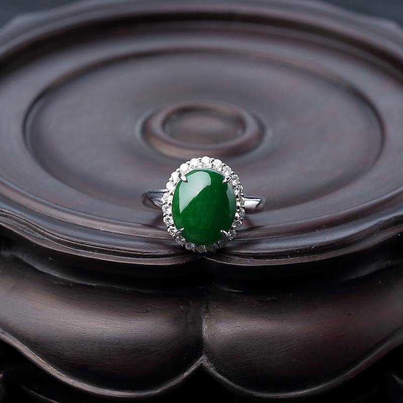 18K金镶钻天然豆种翠色翡翠戒指-红掌柜