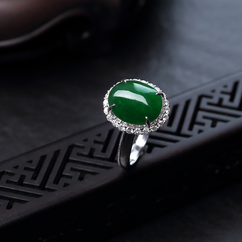 18K金镶钻天然豆种翡翠戒指-红掌柜